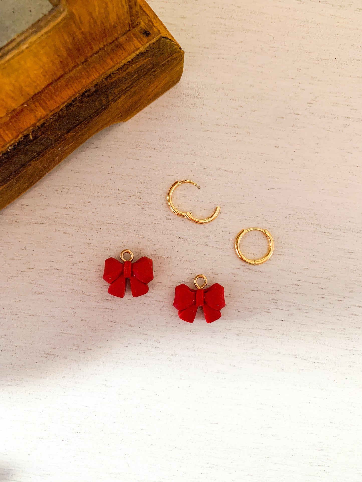 CHARM BAR Red Bow