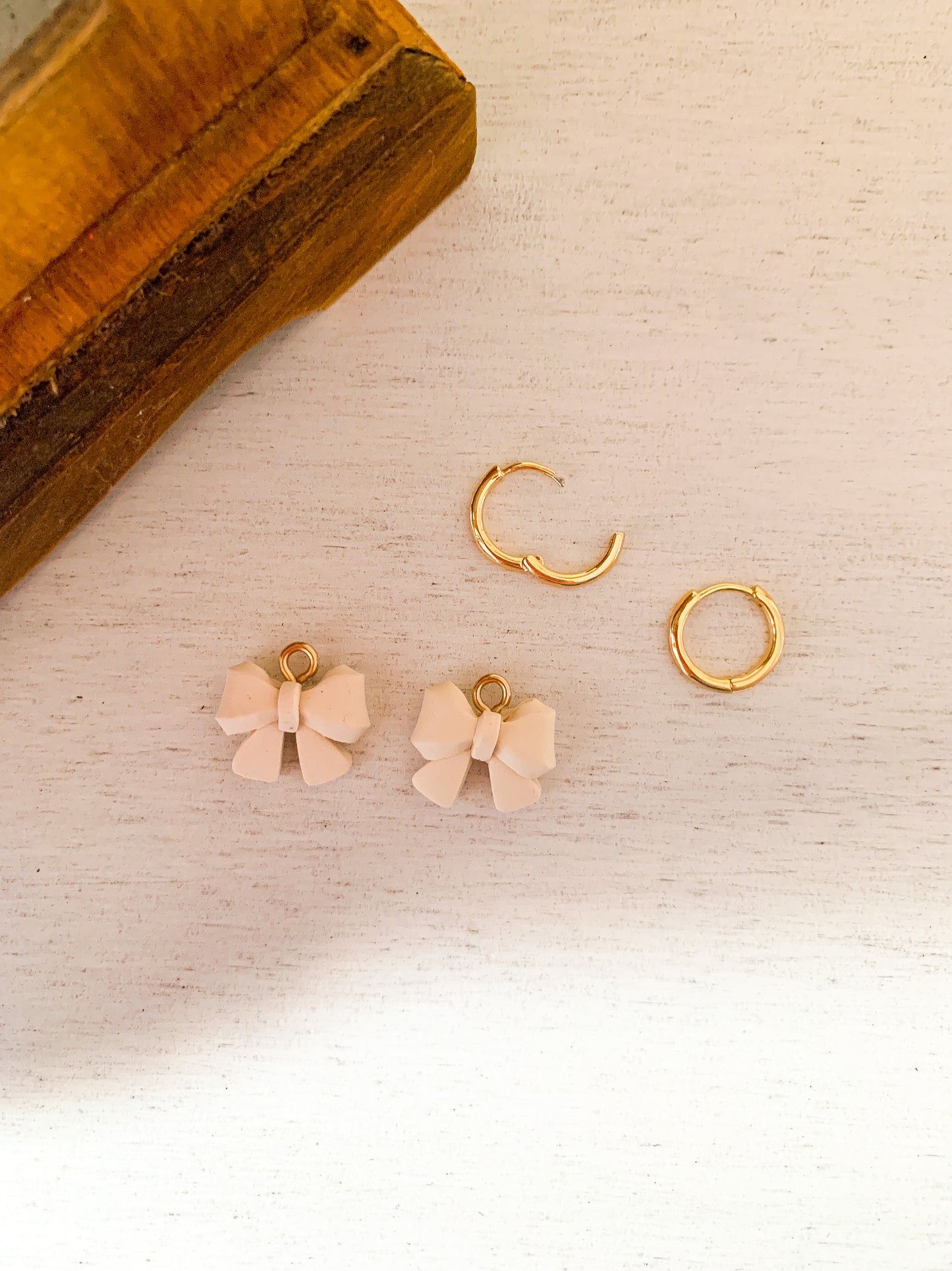 CHARM BAR Cream Bow