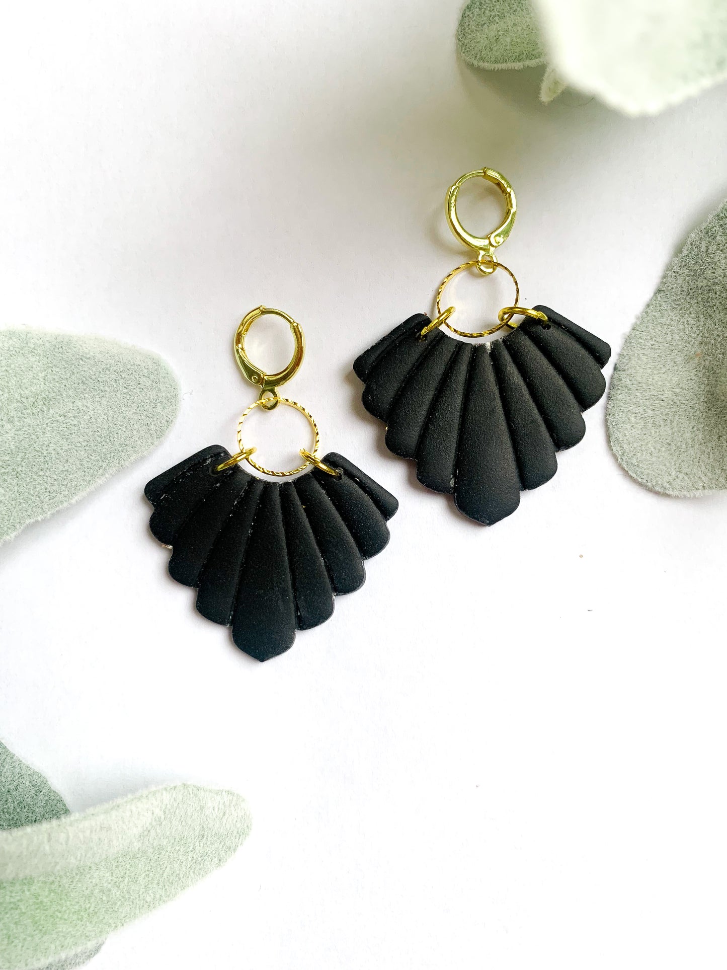 Black Scallop Fan Dangles