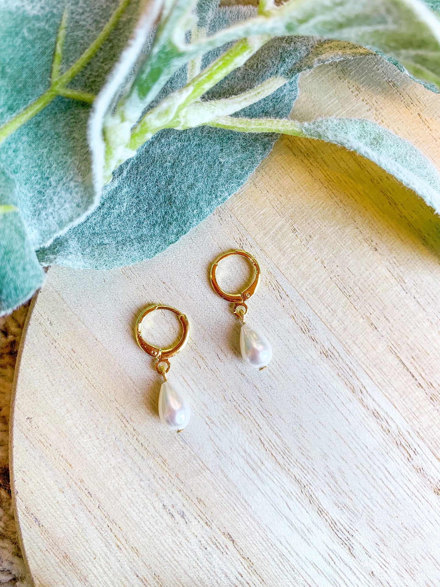 Dainty Pearl Huggies
