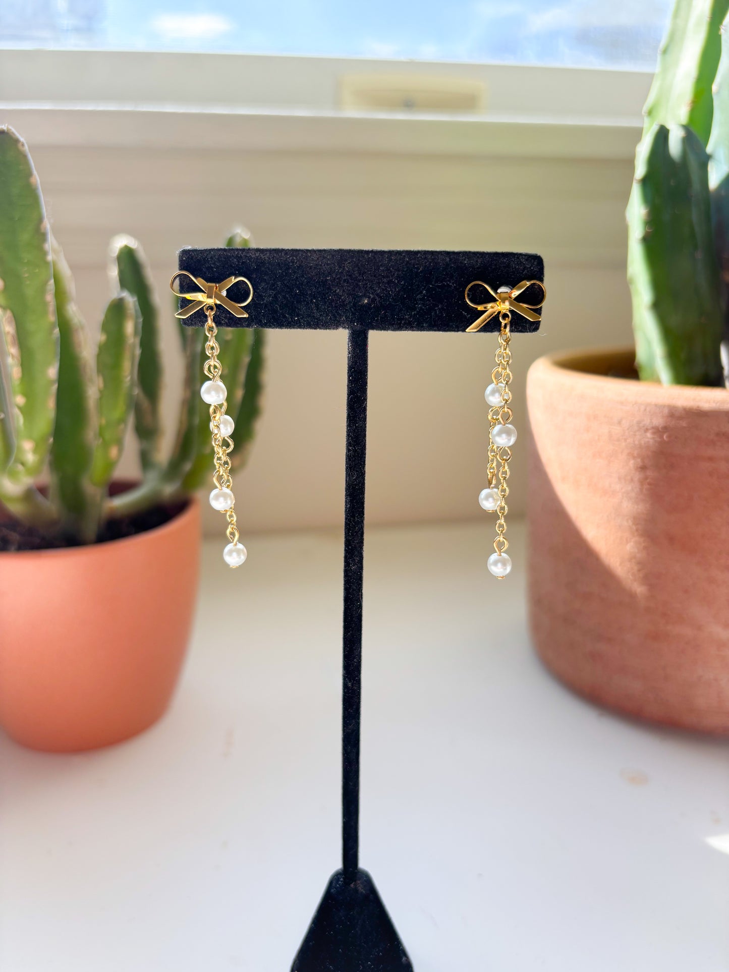 18k Gold Bow + Pearl Dangles