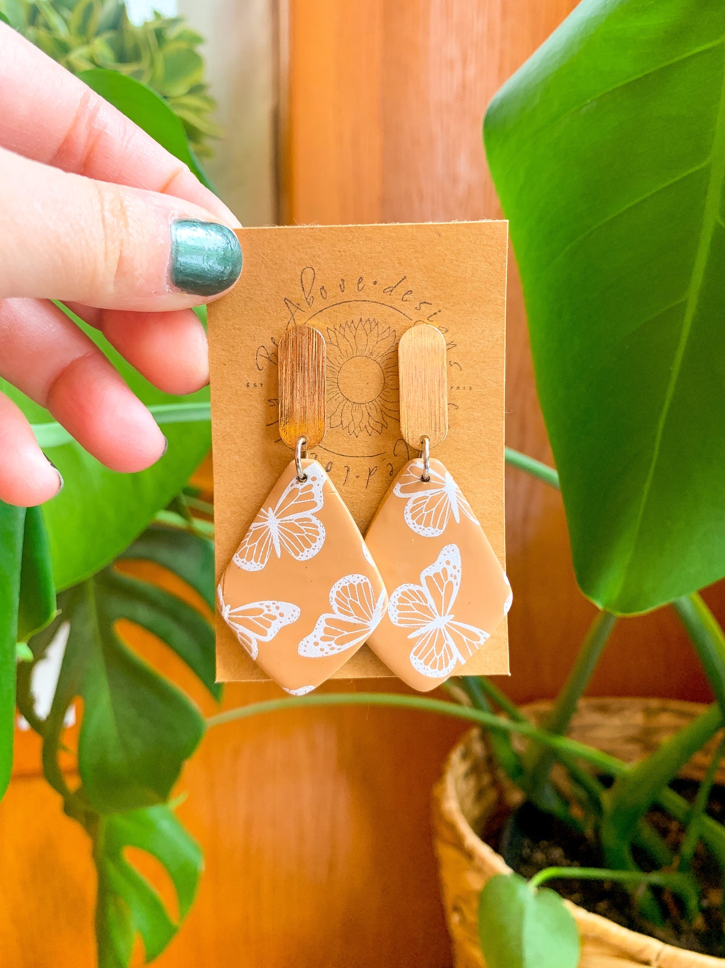 Neutral Butterfly Dangles